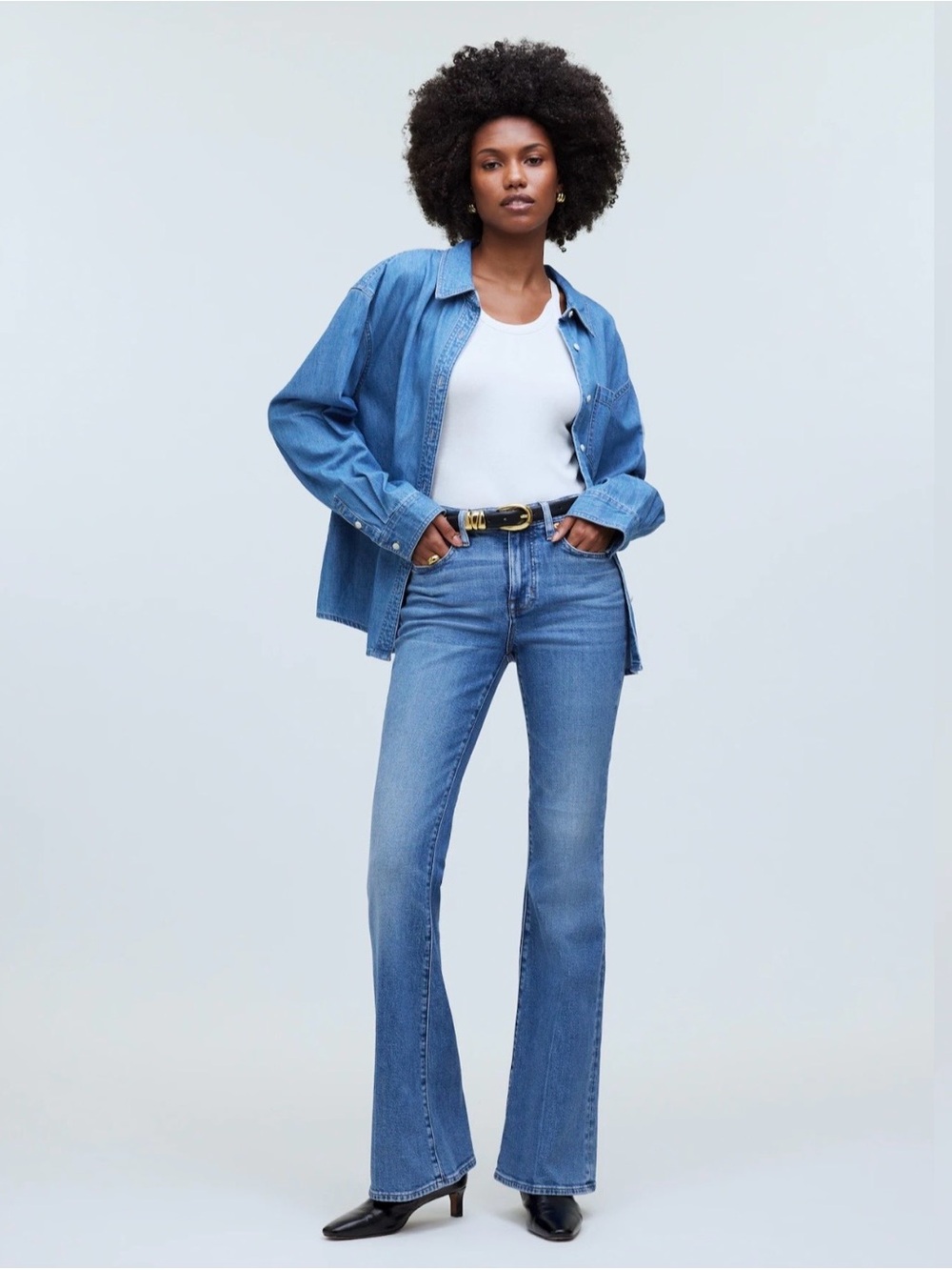 Madewell Mid Blue Flea Market Flare Jeans. Size 23P. Cute classic style!